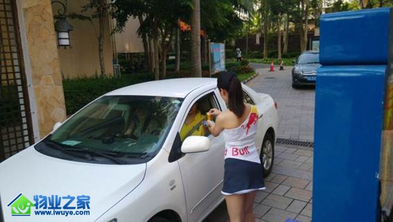 开元物业联合红牛饮料厂家为业主送上红牛饮料