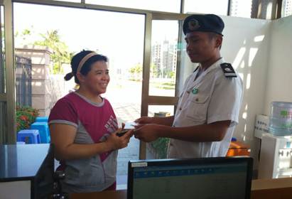 开元物业保安人员捡到客户手机,积极寻找到失主后归还