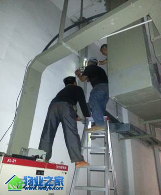 开元物业设施人员争分夺秒,抢修用电