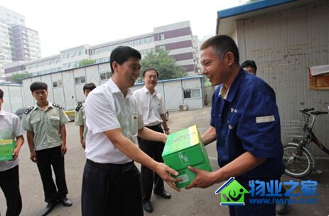 �ڷ���ҵ��˾�쵼Ϊһ��Ա������������