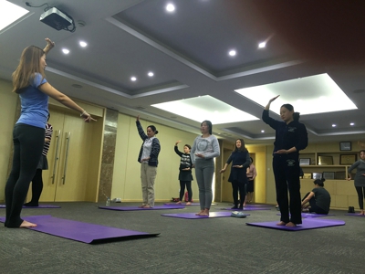 ǿ����ҵ�ٰ�Ůְ���٤��ѵ