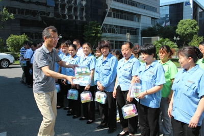 ���ܹ����쵼����ο��һ��Ա��