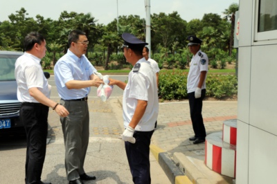 ������ҵ�쵼����ο�ʻ���Ա��