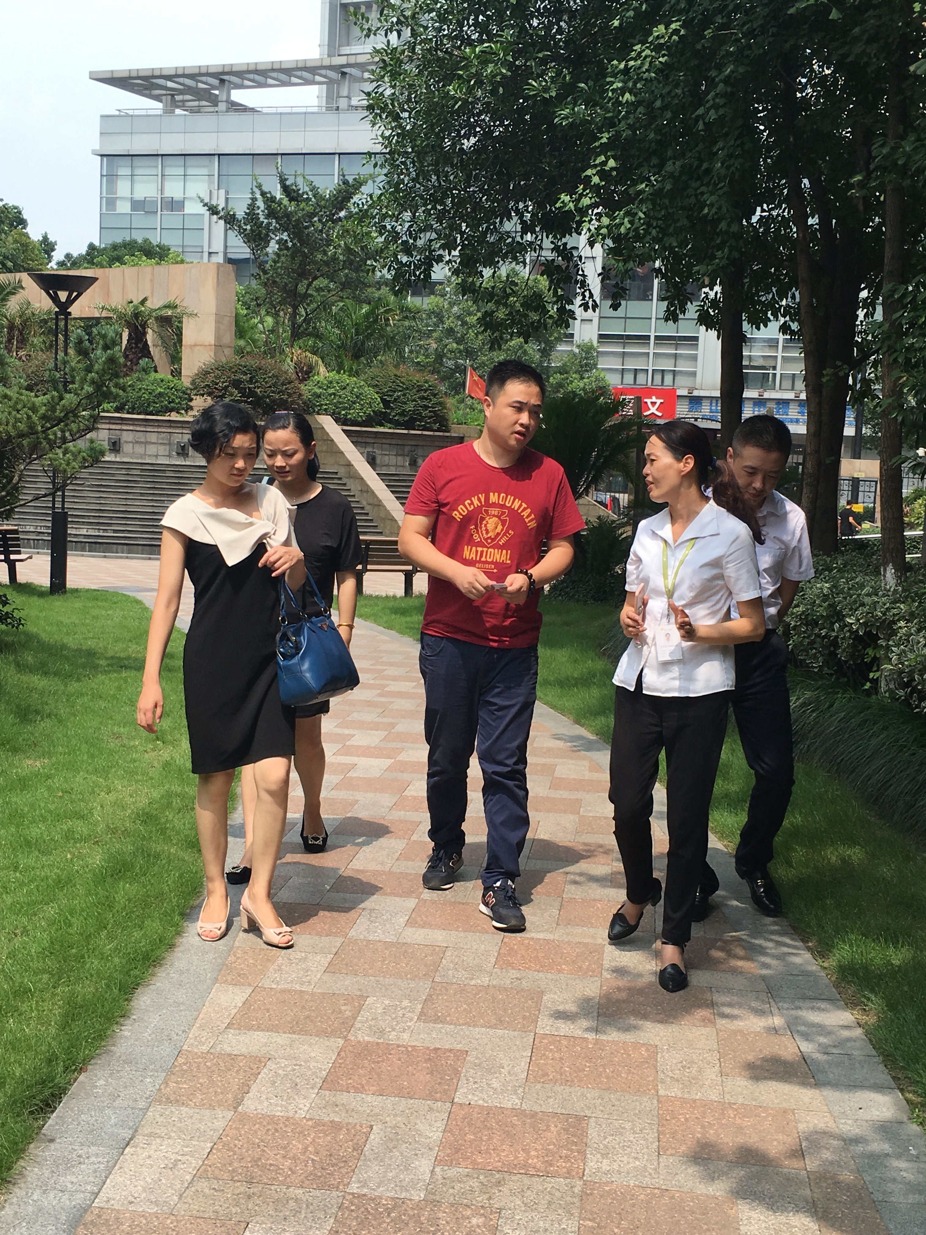 ��Ԫ��ҵֱ����������С��ӭ���ι���