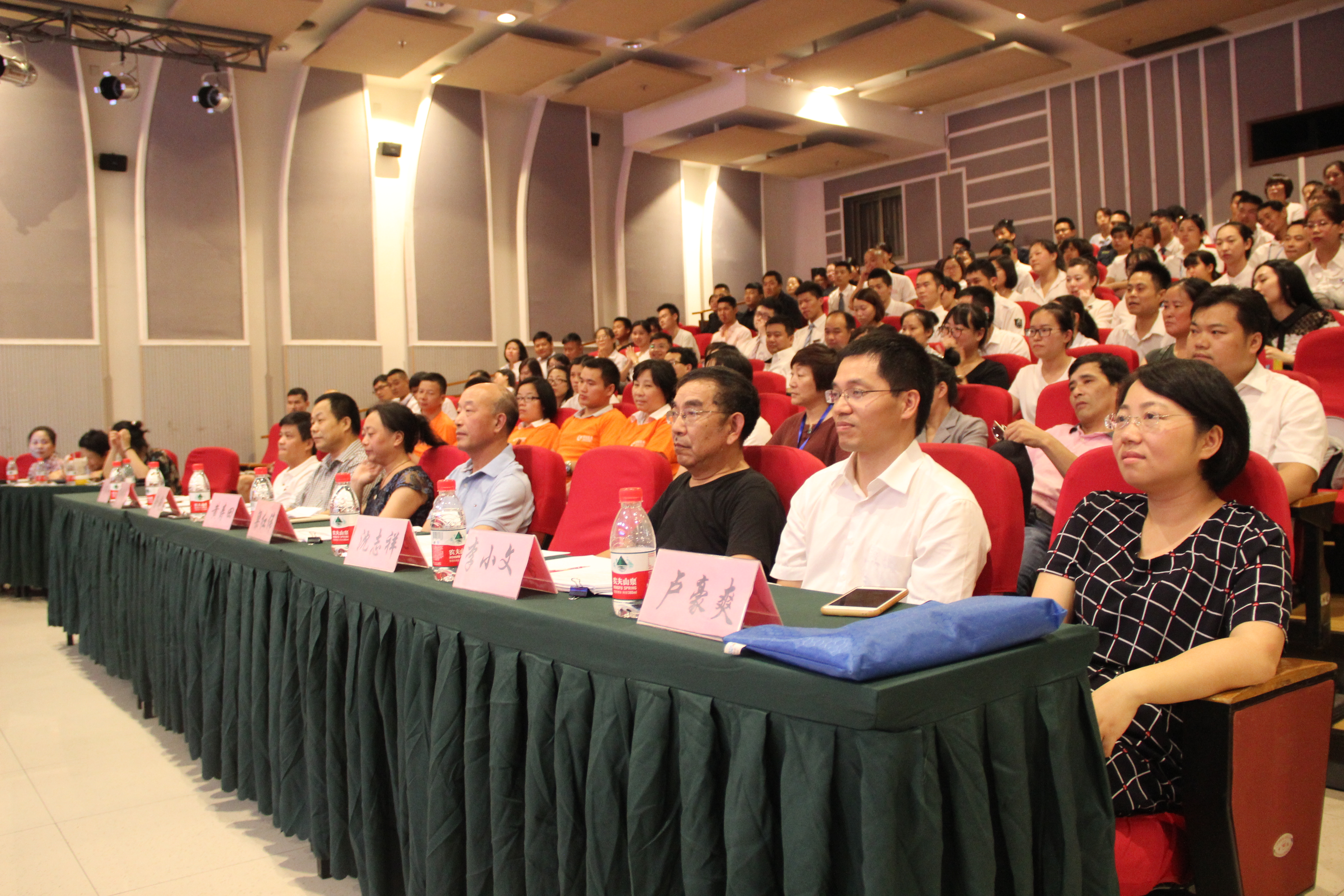 ��������ɽ�����ٻ������׽���ҵ������ҵ���������������Ƚ�  